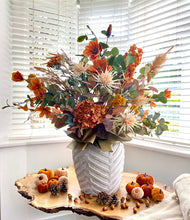 Load image into Gallery viewer, Rustic Bouquet