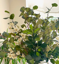 Load image into Gallery viewer, Enchanted- Bouquet