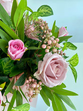 Load image into Gallery viewer, Pink Velvet Rose Hatbox