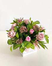 Load image into Gallery viewer, Pink Velvet Rose Hatbox
